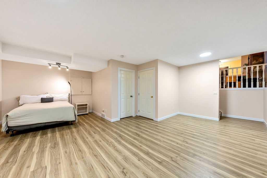 2016 Country Hills Circle Nw, Calgary, AB - Indoor Photo Showing Bedroom
