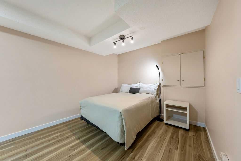2016 Country Hills Circle Nw, Calgary, AB - Indoor Photo Showing Bedroom