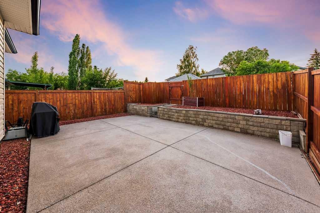2016 Country Hills Circle Nw, Calgary, AB - Outdoor