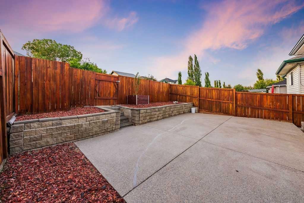 2016 Country Hills Circle Nw, Calgary, AB - Outdoor