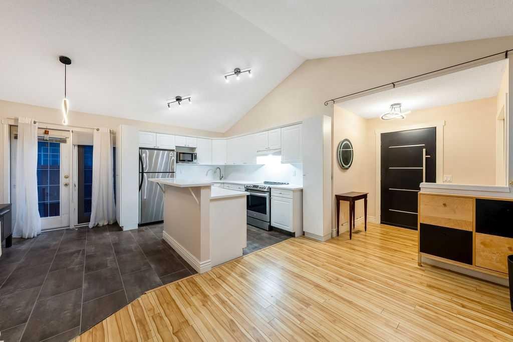 2016 Country Hills Circle Nw, Calgary, AB - Indoor Photo Showing Kitchen