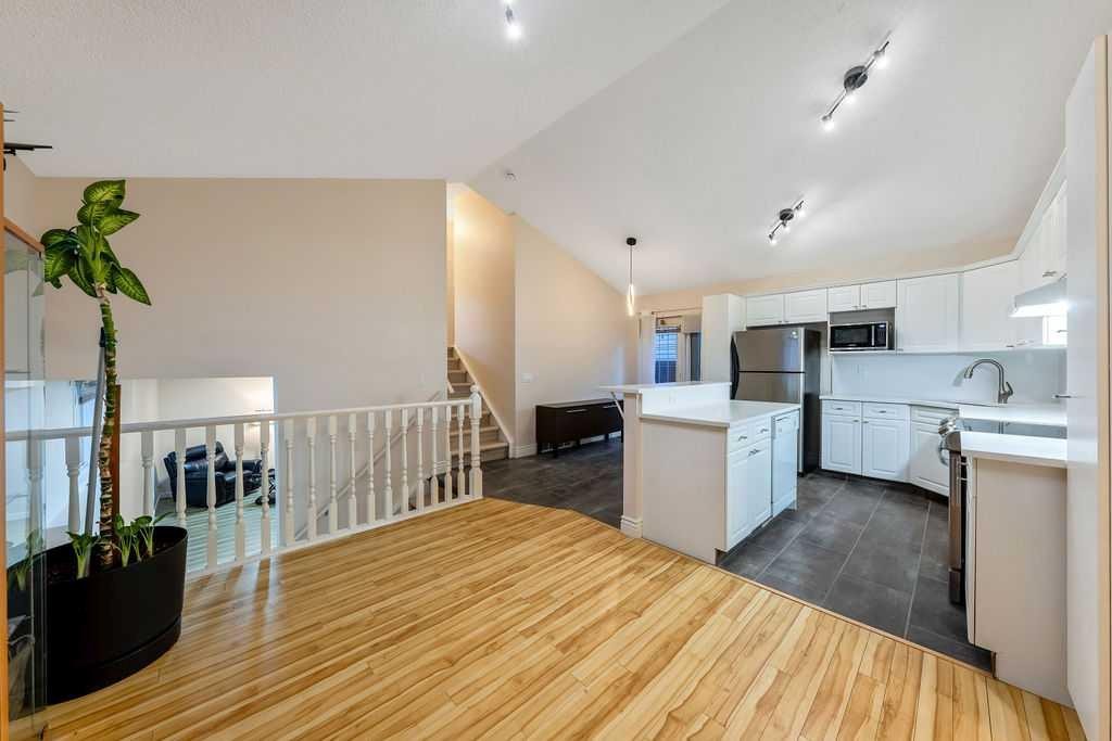 2016 Country Hills Circle Nw, Calgary, AB - Indoor Photo Showing Kitchen