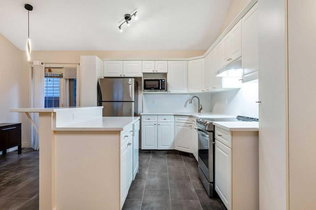 2016 Country Hills Circle Nw, Calgary, AB - Indoor Photo Showing Kitchen