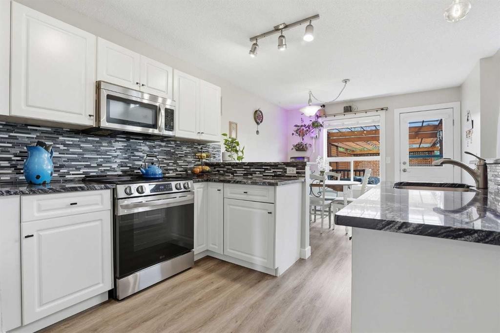121 Canoe Square Sw, Airdrie, AB