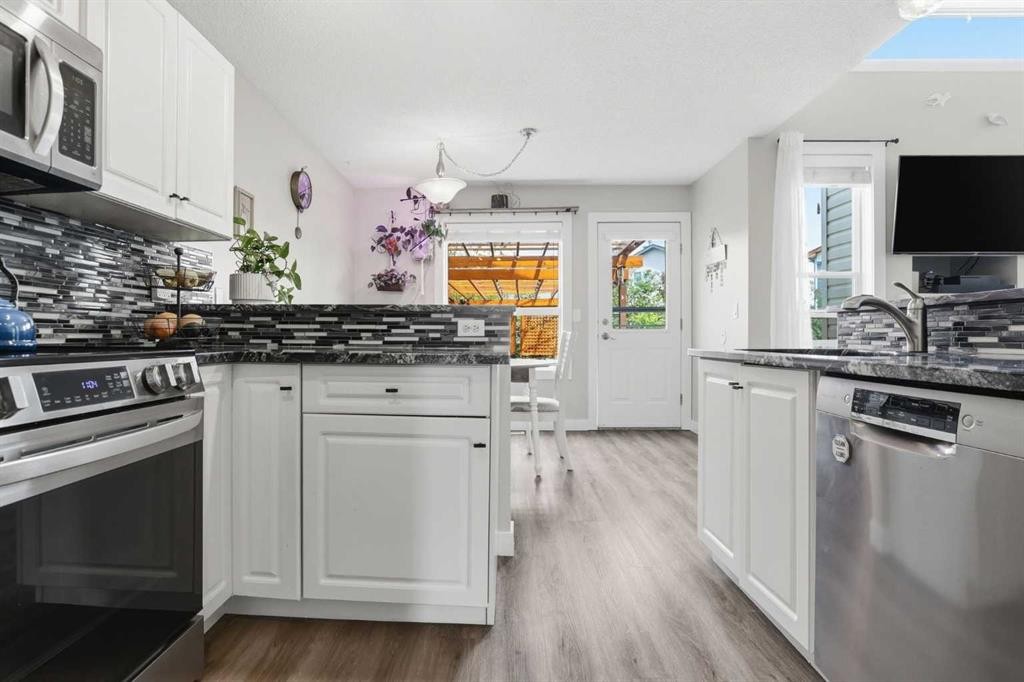 121 Canoe Square Sw, Airdrie, AB