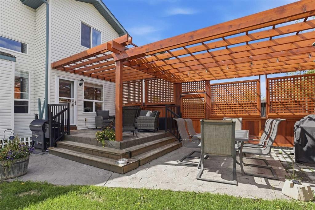 121 Canoe Square Sw, Airdrie, AB