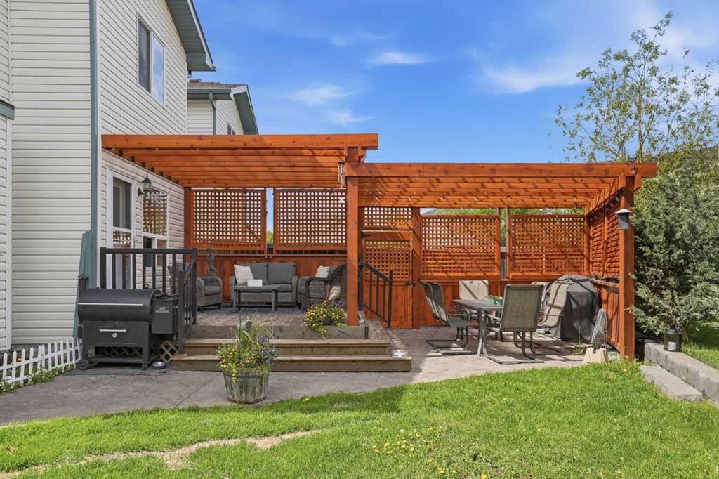121 Canoe Square Sw, Airdrie, AB