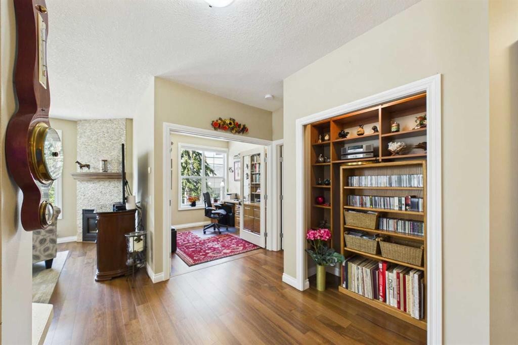 254-3000 Marda Link Sw, Calgary, AB - Indoor Photo Showing Other Room