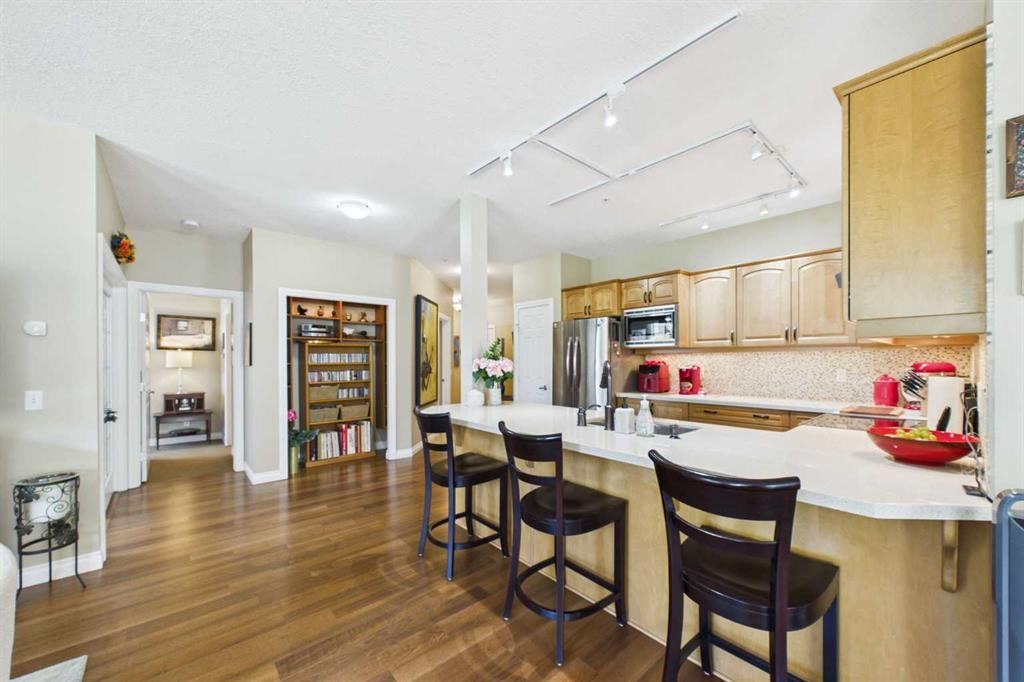 254-3000 Marda Link Sw, Calgary, AB - Indoor