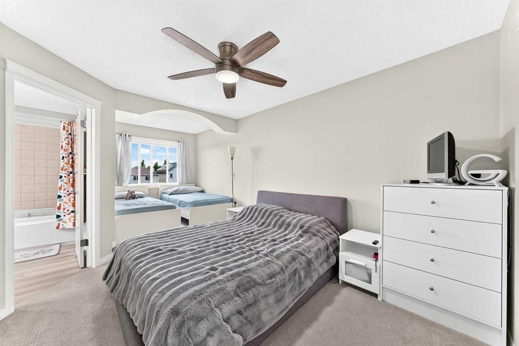 94 Tuscany Ridge Common Nw, Calgary, AB