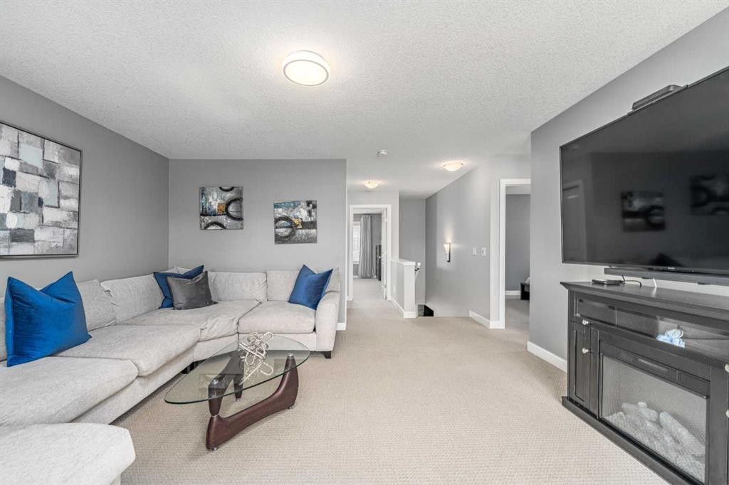141 Copperpond Bay Se, Calgary, AB