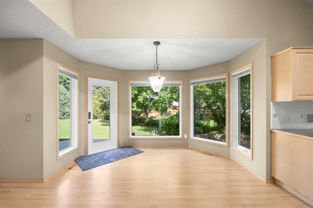 46 Sandalwood Heights Nw, Calgary, AB