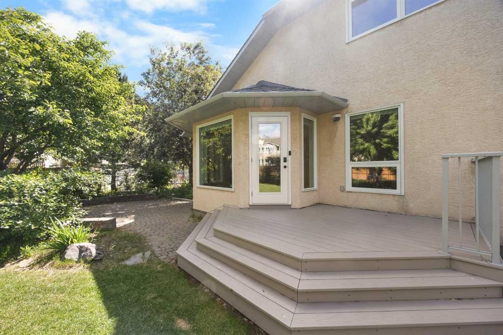 46 Sandalwood Heights Nw, Calgary, AB