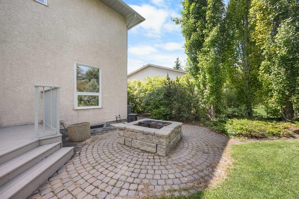 46 Sandalwood Heights Nw, Calgary, AB