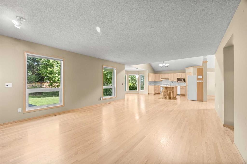 46 Sandalwood Heights Nw, Calgary, AB