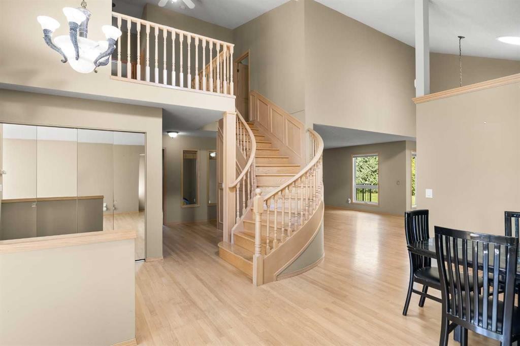 46 Sandalwood Heights Nw, Calgary, AB