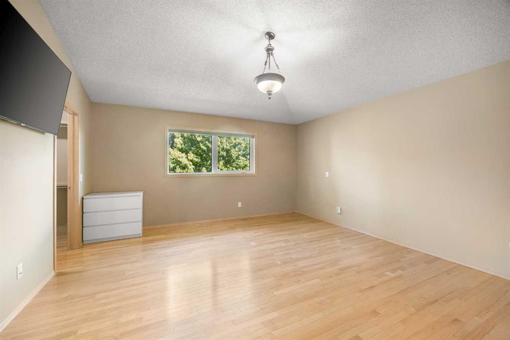 46 Sandalwood Heights Nw, Calgary, AB