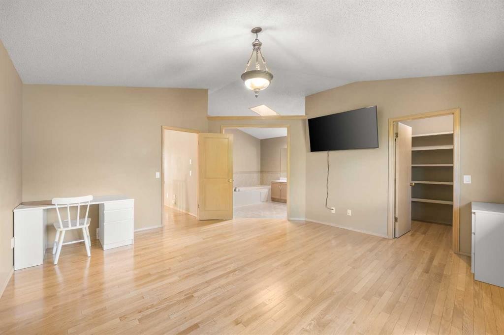 46 Sandalwood Heights Nw, Calgary, AB