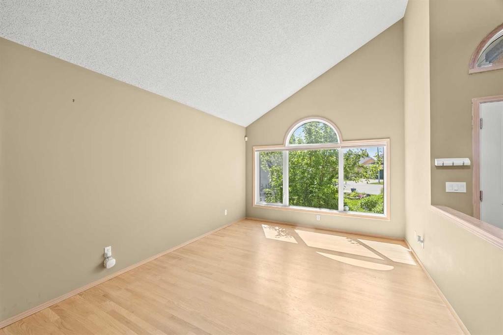 46 Sandalwood Heights Nw, Calgary, AB
