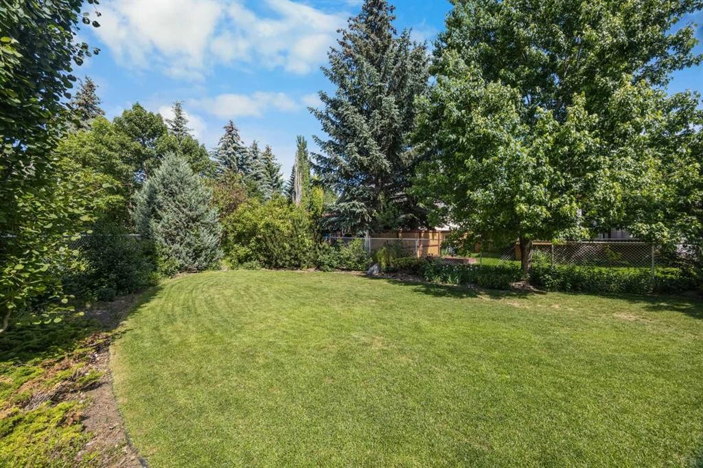 46 Sandalwood Heights Nw, Calgary, AB