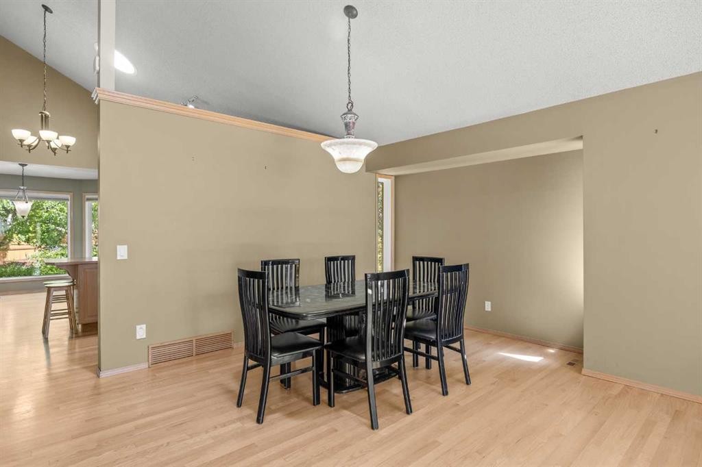 46 Sandalwood Heights Nw, Calgary, AB
