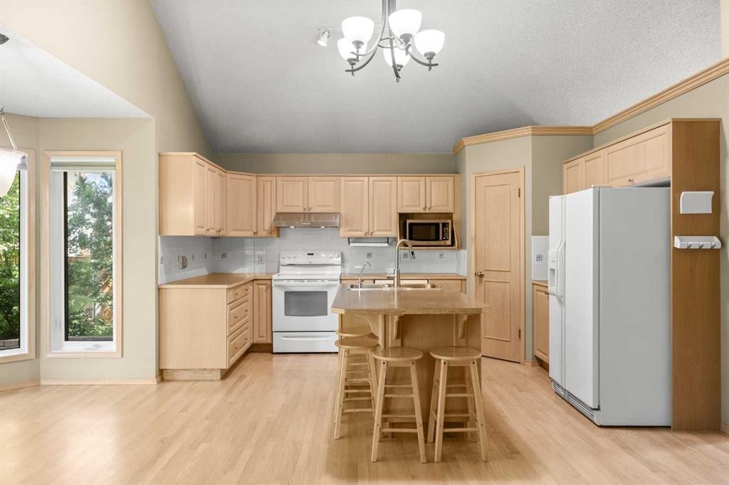 46 Sandalwood Heights Nw, Calgary, AB