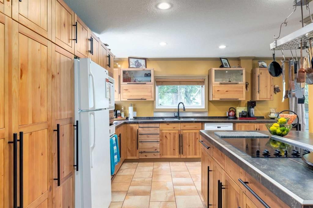 235 5 Street, Drumheller, AB