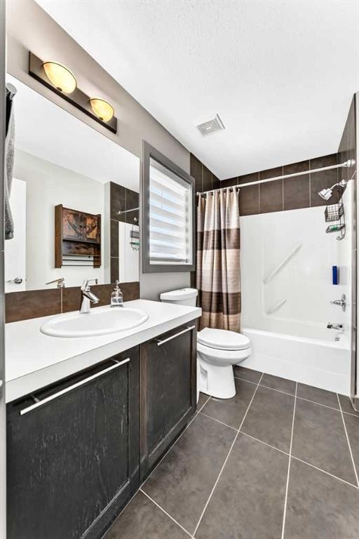 24 Brightonstone Gardens Se, Calgary, AB