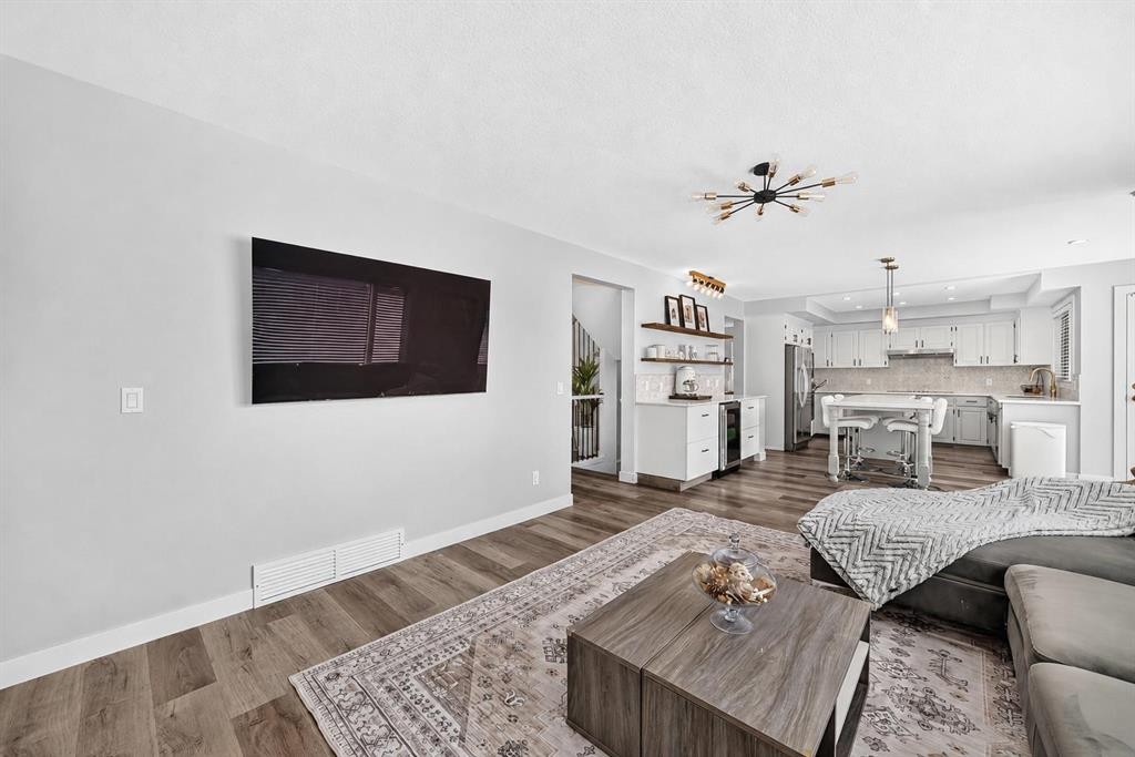 47 Canterbury Court Sw, Calgary, AB - Indoor Photo Showing Other Room