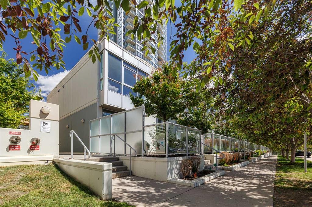132-99 Spruce Place Sw, Calgary, AB