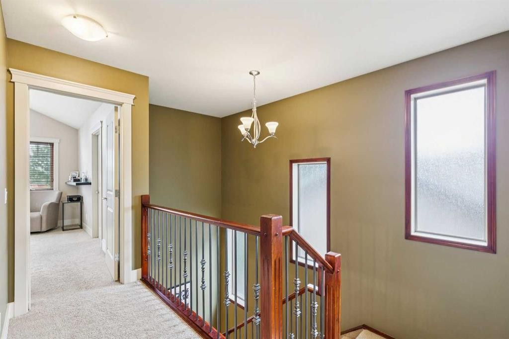 446 18 Avenue Ne, Calgary, AB - Indoor Photo Showing Other Room