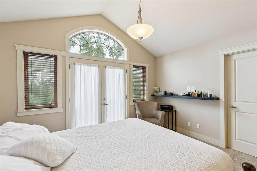 446 18 Avenue Ne, Calgary, AB - Indoor Photo Showing Bedroom