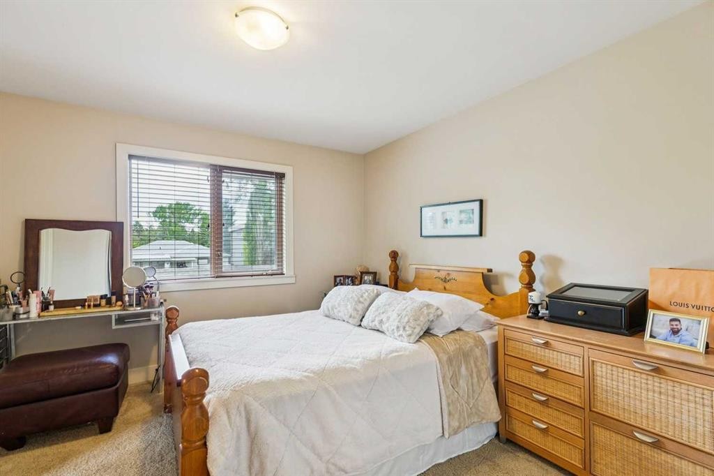 446 18 Avenue Ne, Calgary, AB - Indoor Photo Showing Bedroom