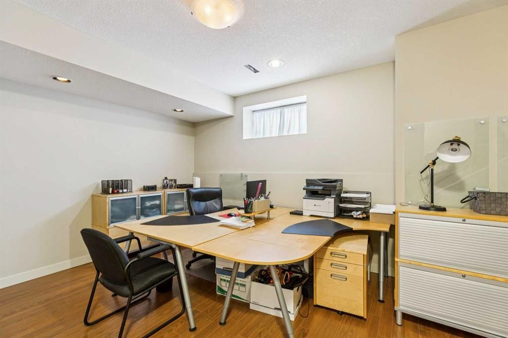 446 18 Avenue Ne, Calgary, AB - Indoor Photo Showing Office
