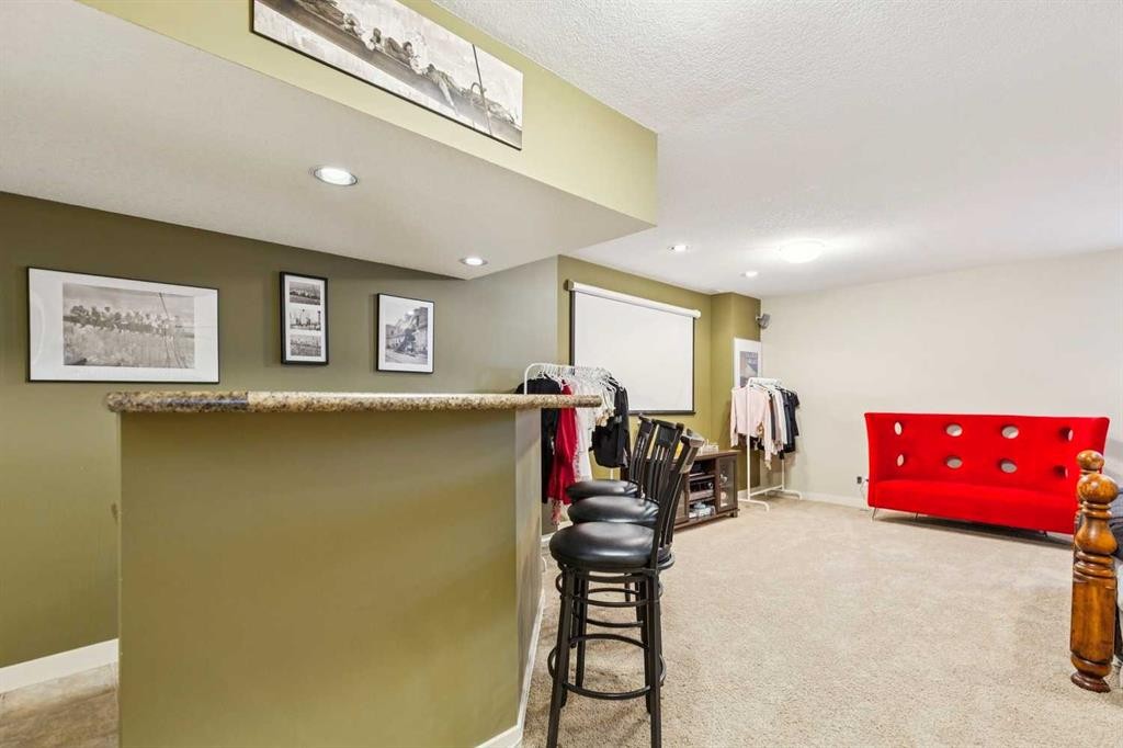 446 18 Avenue Ne, Calgary, AB - Indoor