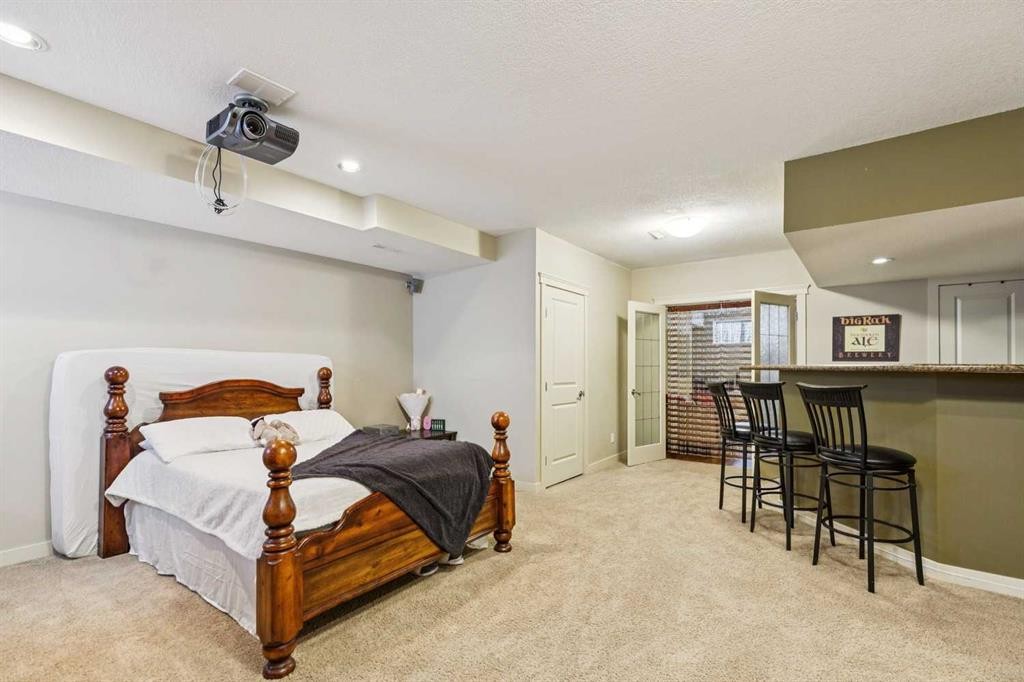 446 18 Avenue Ne, Calgary, AB - Indoor Photo Showing Bedroom