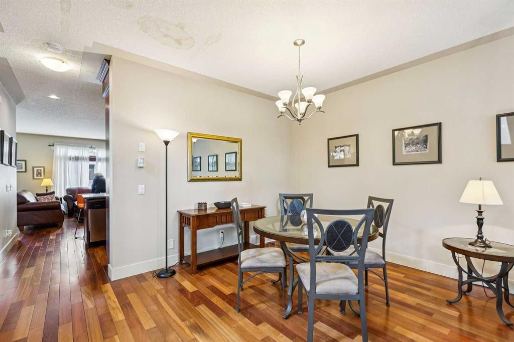 446 18 Avenue Ne, Calgary, AB - Indoor Photo Showing Dining Room