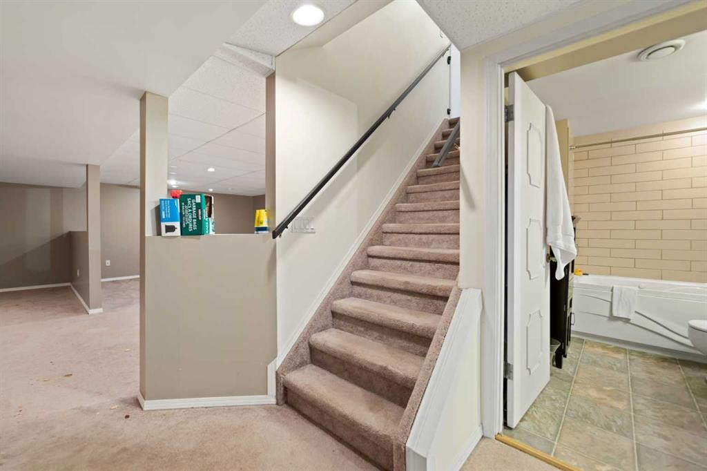 6756 Huntchester Road Ne, Calgary, AB