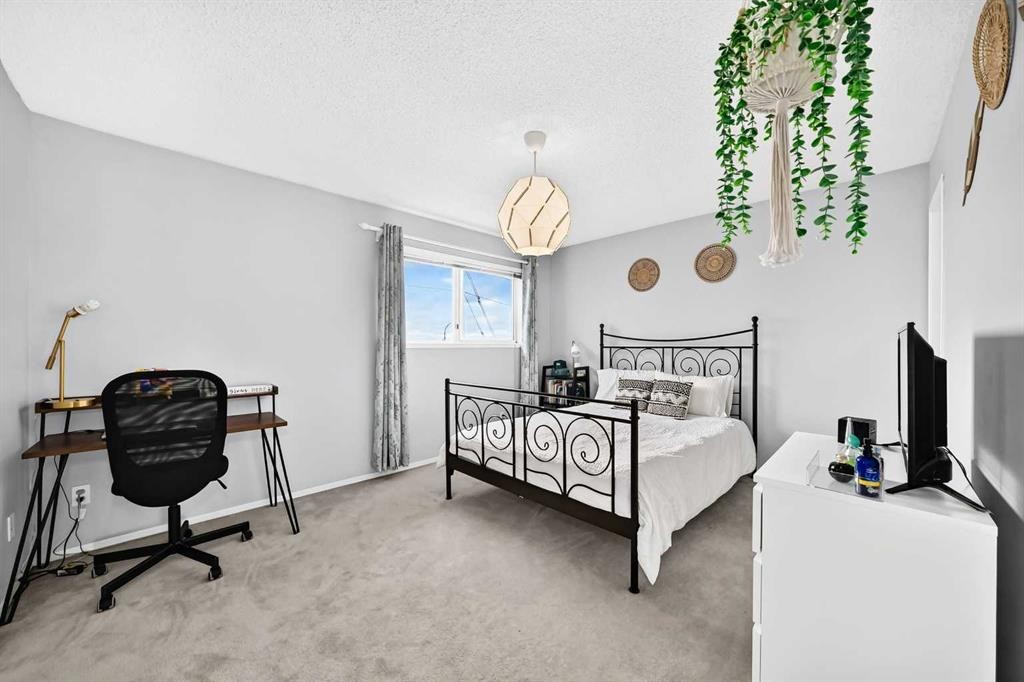89 Bedford Manor Ne, Calgary, AB