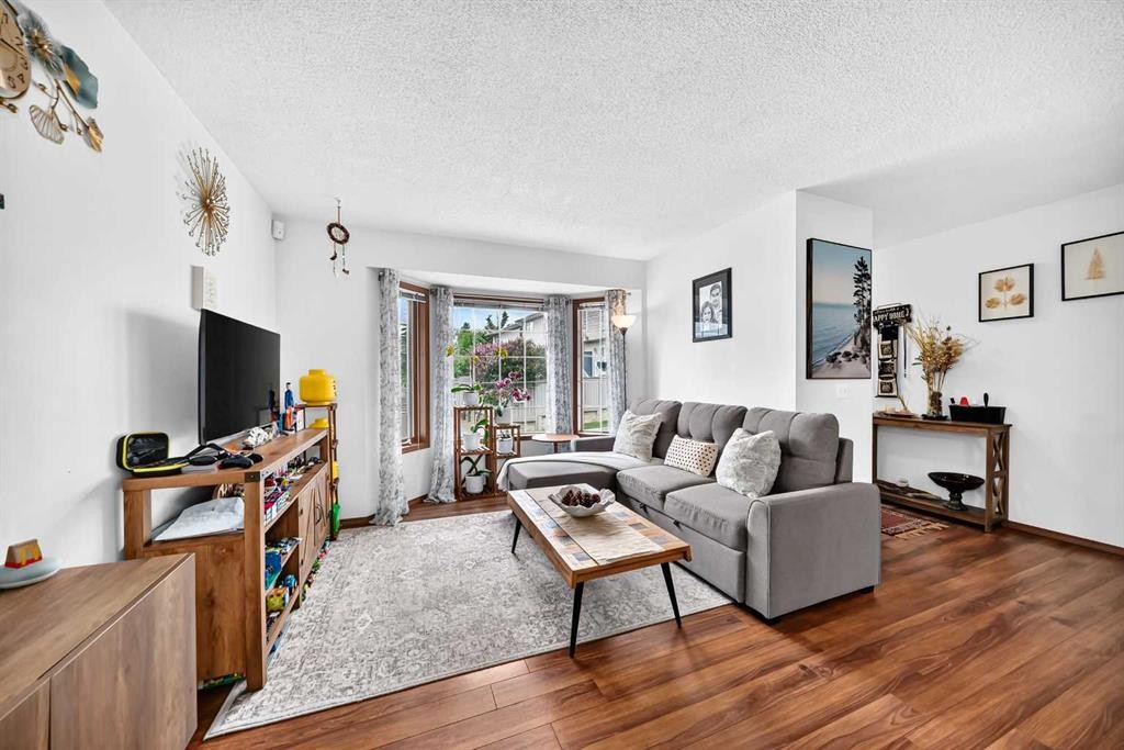 89 Bedford Manor Ne, Calgary, AB