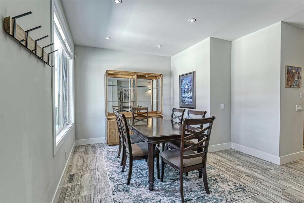 2418 24A Street Sw, Calgary, AB