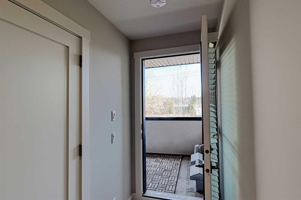 2418 24A Street Sw, Calgary, AB