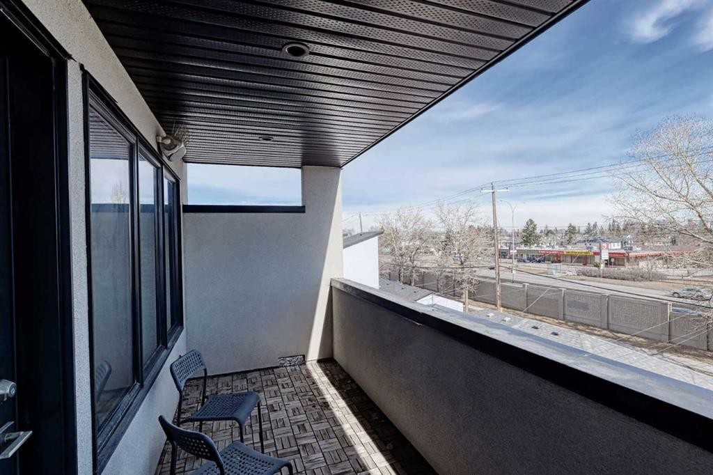 2418 24A Street Sw, Calgary, AB