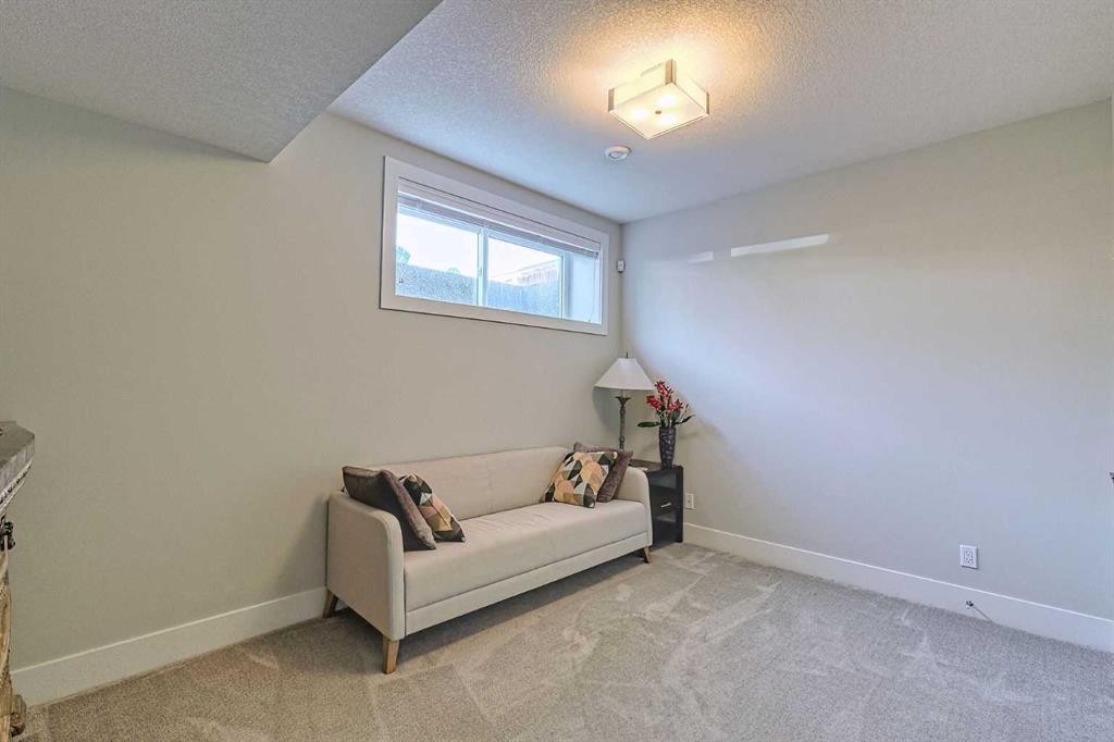 2418 24A Street Sw, Calgary, AB