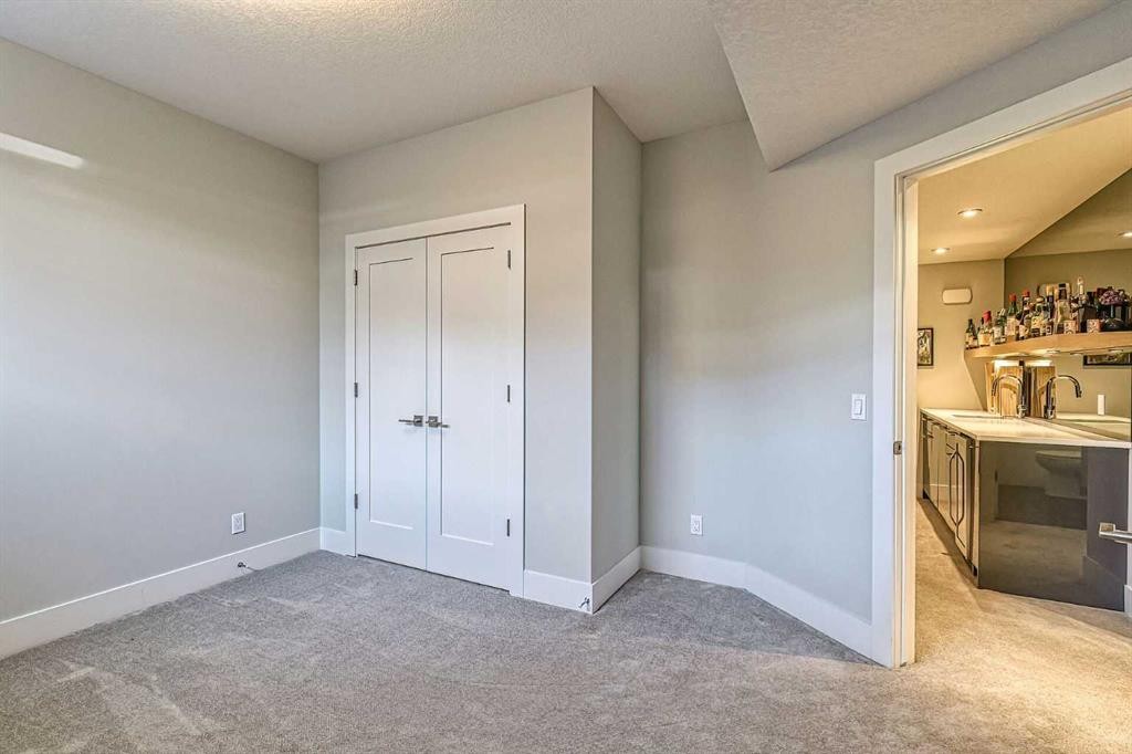 2418 24A Street Sw, Calgary, AB