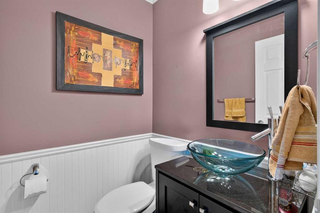 22 Panatella Park Nw, Calgary, AB - Indoor Photo Showing Bathroom