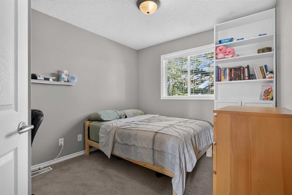 22 Panatella Park Nw, Calgary, AB - Indoor Photo Showing Bedroom