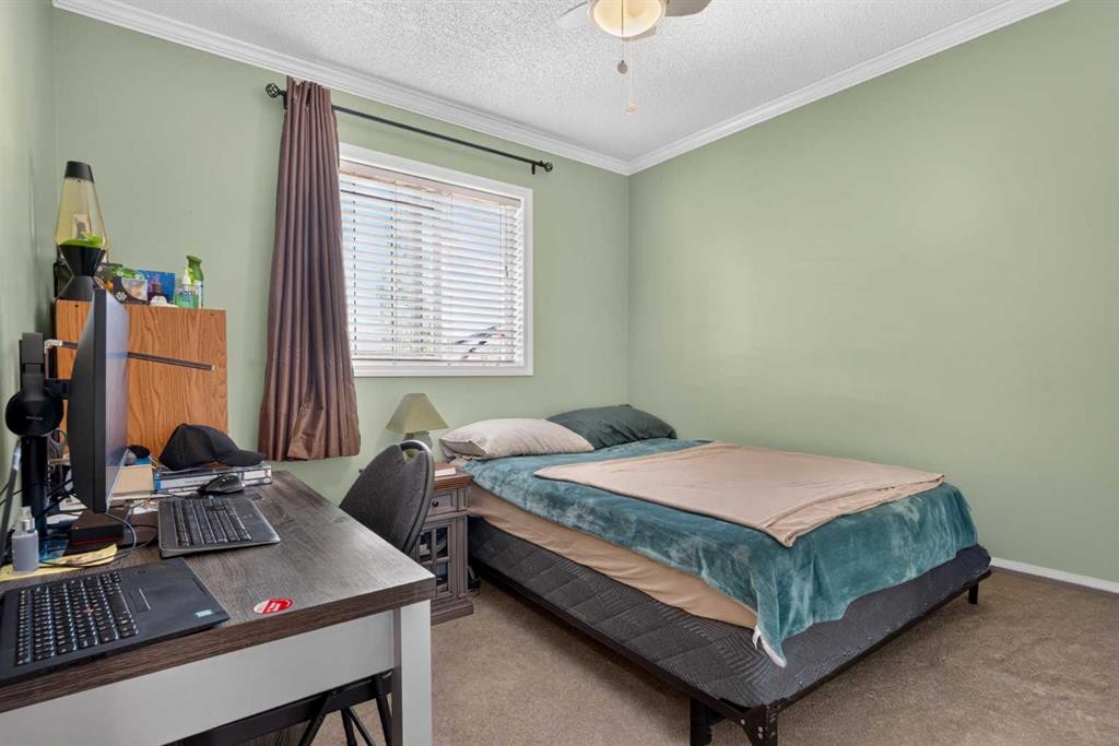 22 Panatella Park Nw, Calgary, AB - Indoor Photo Showing Bedroom