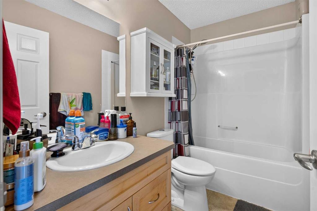22 Panatella Park Nw, Calgary, AB - Indoor Photo Showing Bathroom