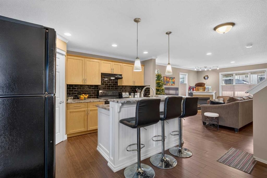 22 Panatella Park Nw, Calgary, AB - Indoor Photo Showing Kitchen With Upgraded Kitchen